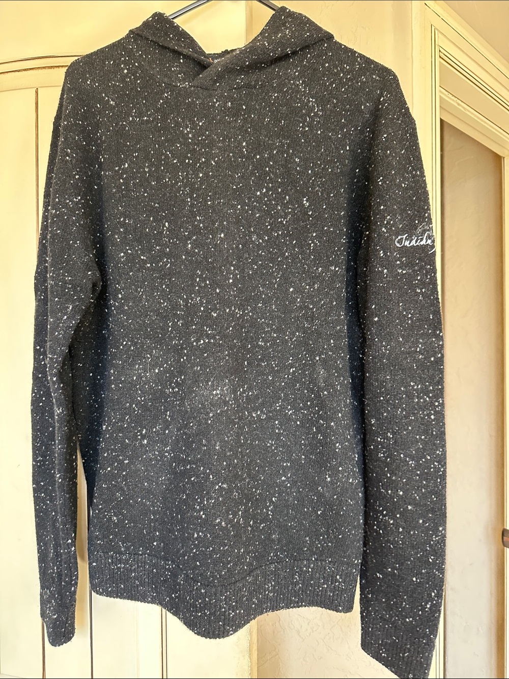 Speckled Black Crewneck Sweater with Subtle Script Detail